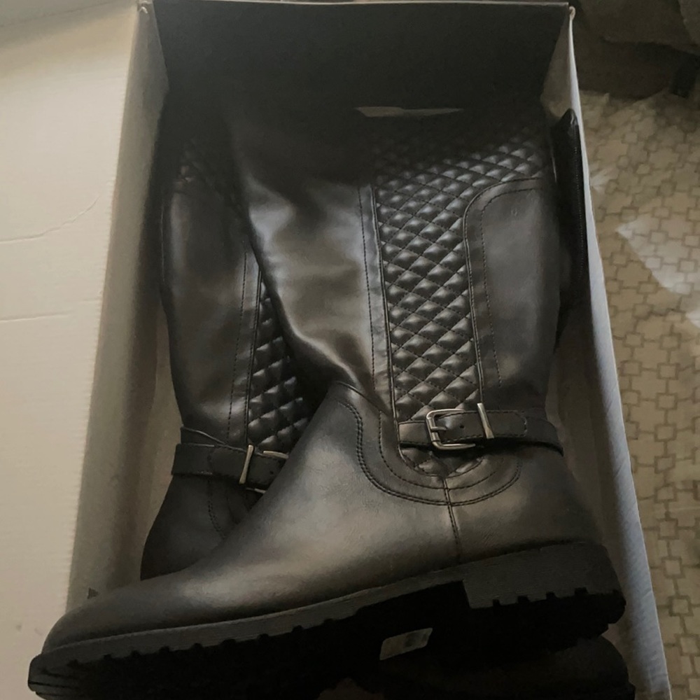 Women’s Black boots